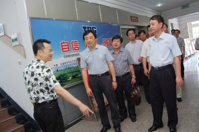 2011年8月，時(shí)任浙江省委組織部副部長(zhǎng)莊躍成視察天通